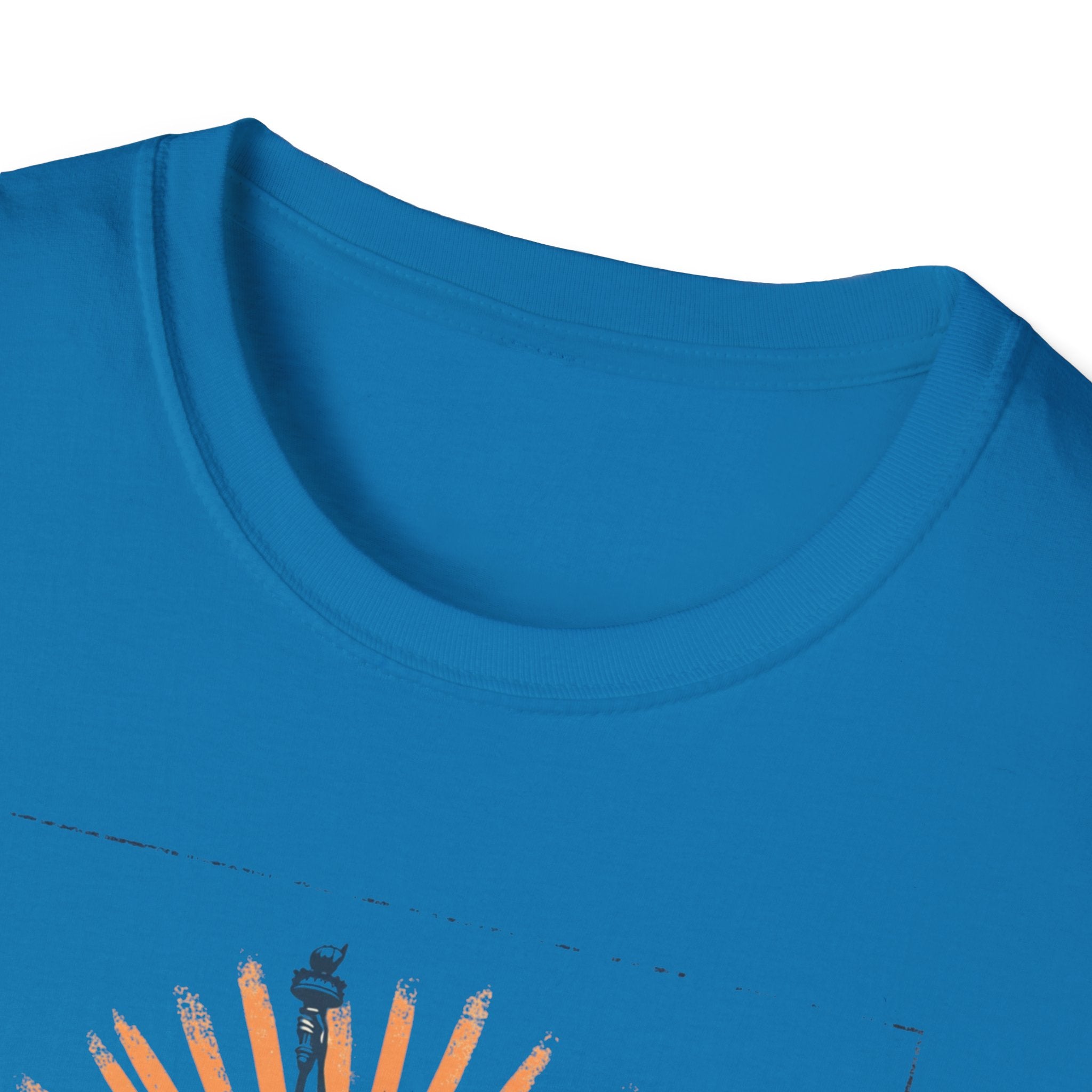 Statue of Liberty Illustration T-Shirt | New York Skyline Graphic
