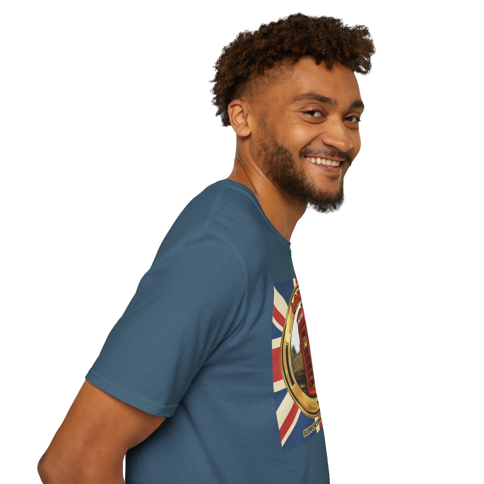 London Phone Booth T-Shirt World Cup 2026 — Vintage Union Jack Travel Supporters Tee