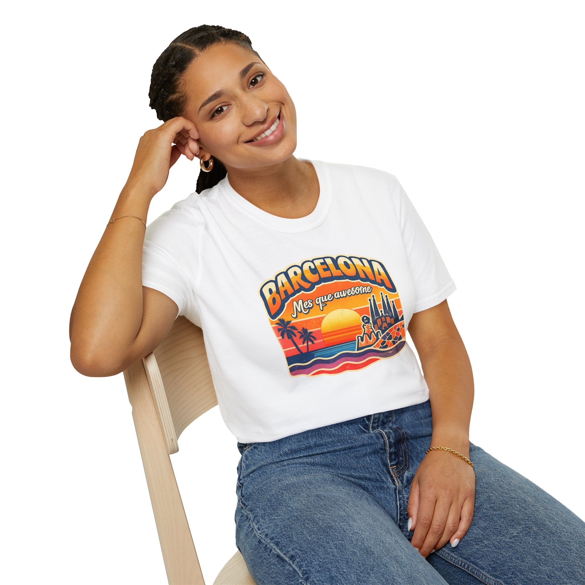 Barcelona Sunset Graphic T-Shirt — "Barcelona Más que un sueño" Vintage Beach Tee