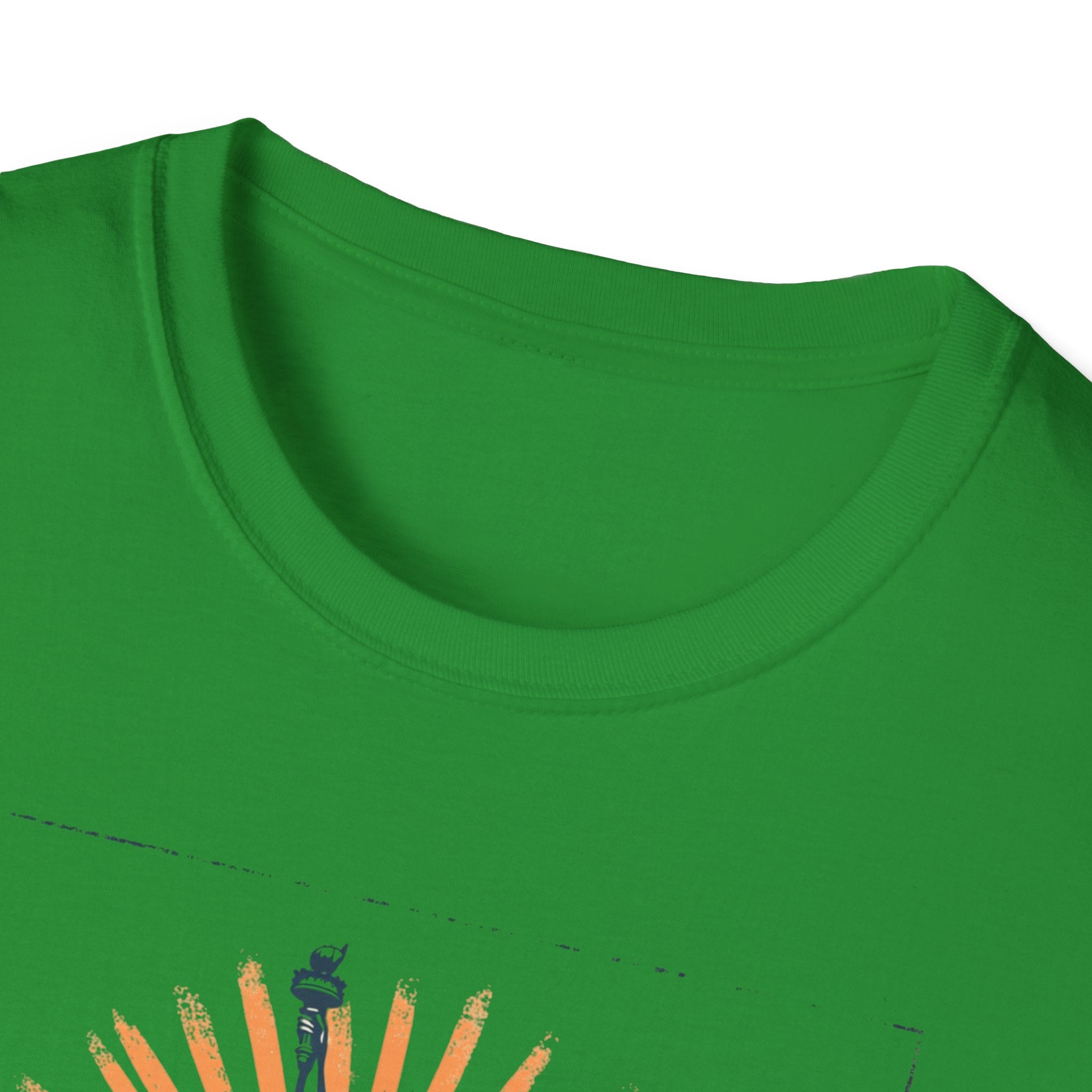 Statue of Liberty Illustration T-Shirt | New York Skyline Graphic
