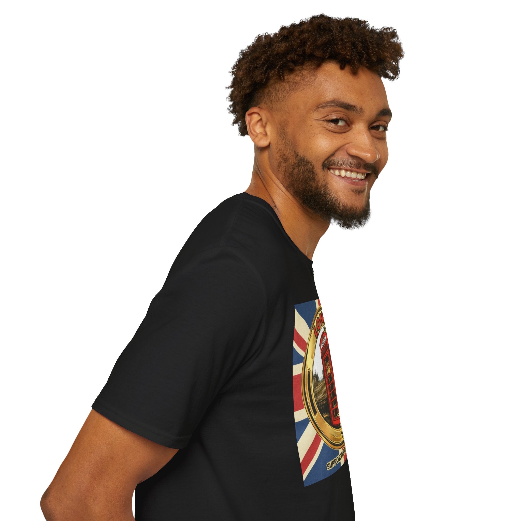 London Phone Booth T-Shirt World Cup 2026 — Vintage Union Jack Travel Supporters Tee