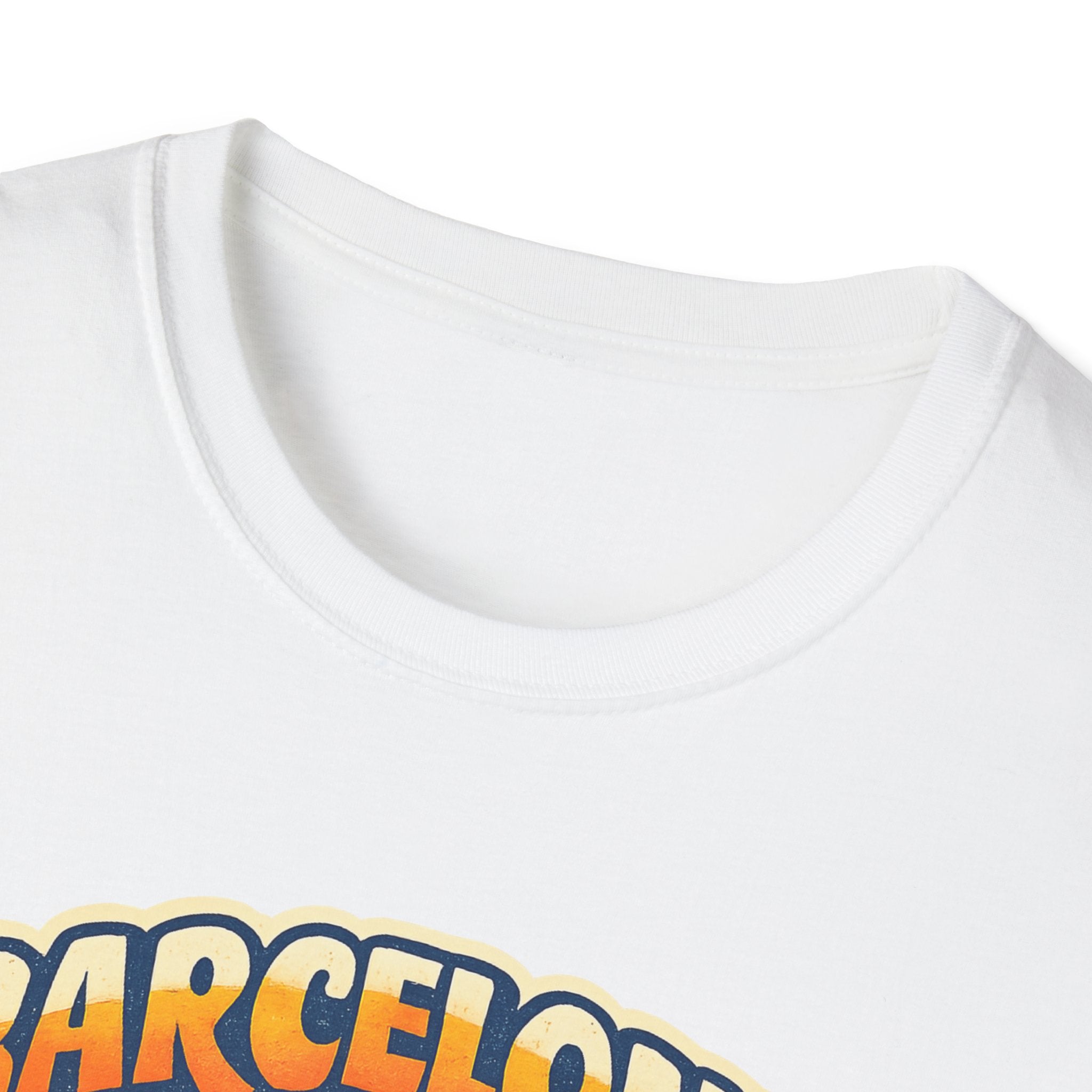 Barcelona Sunset Graphic T-Shirt — "Barcelona Más que un sueño" Vintage Beach Tee