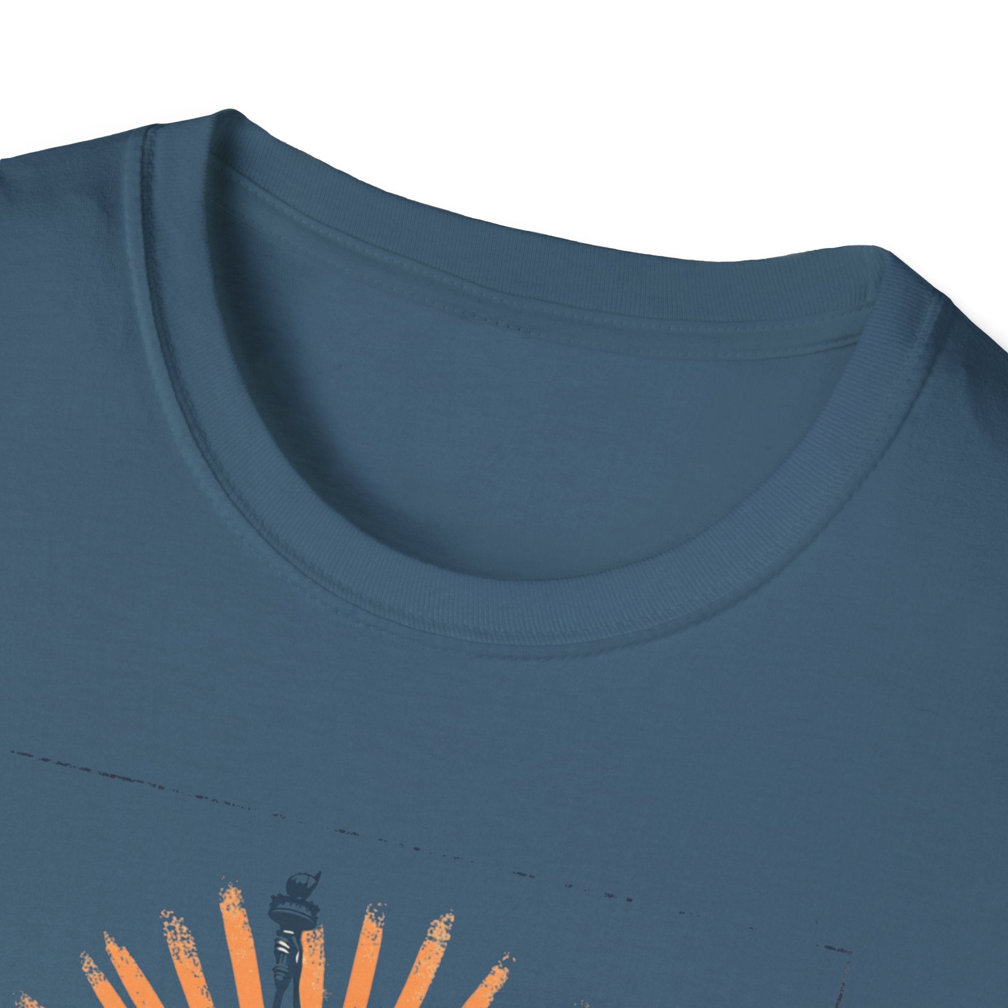 Statue of Liberty Illustration T-Shirt | New York Skyline Graphic