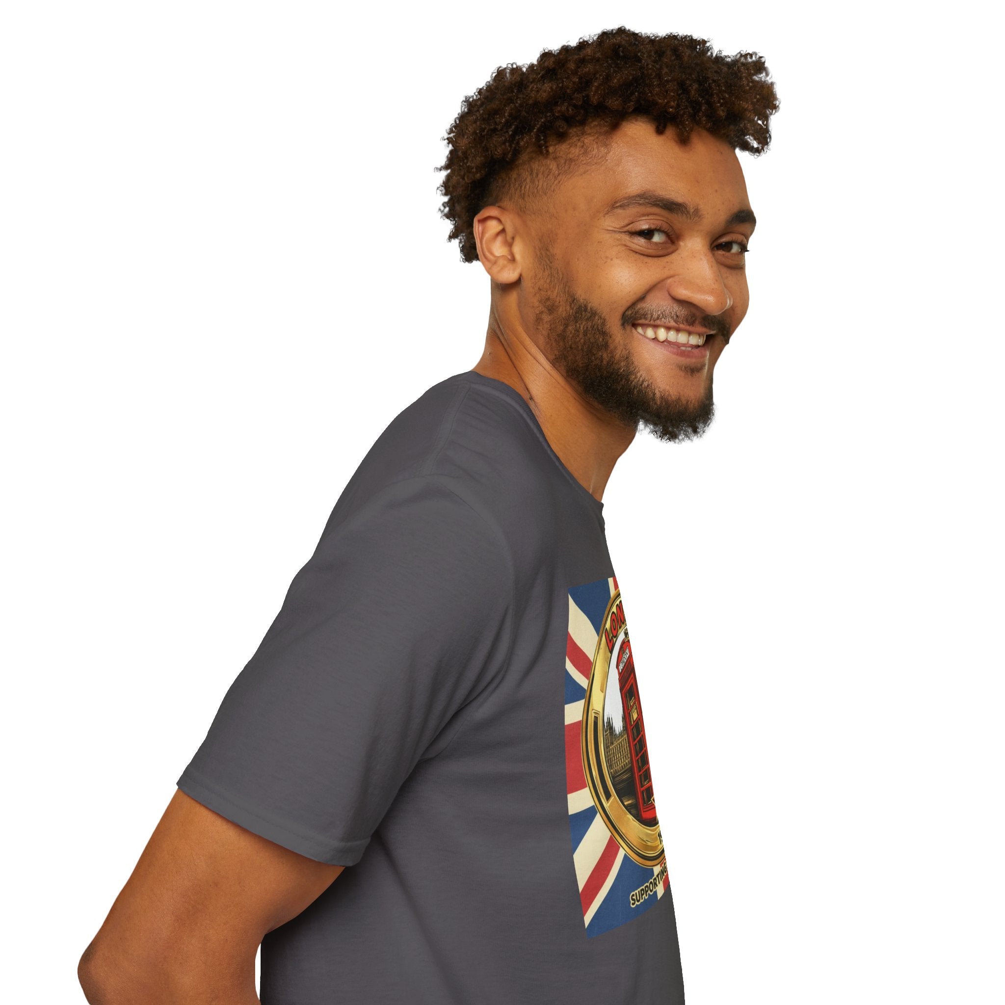 London Phone Booth T-Shirt World Cup 2026 — Vintage Union Jack Travel Supporters Tee