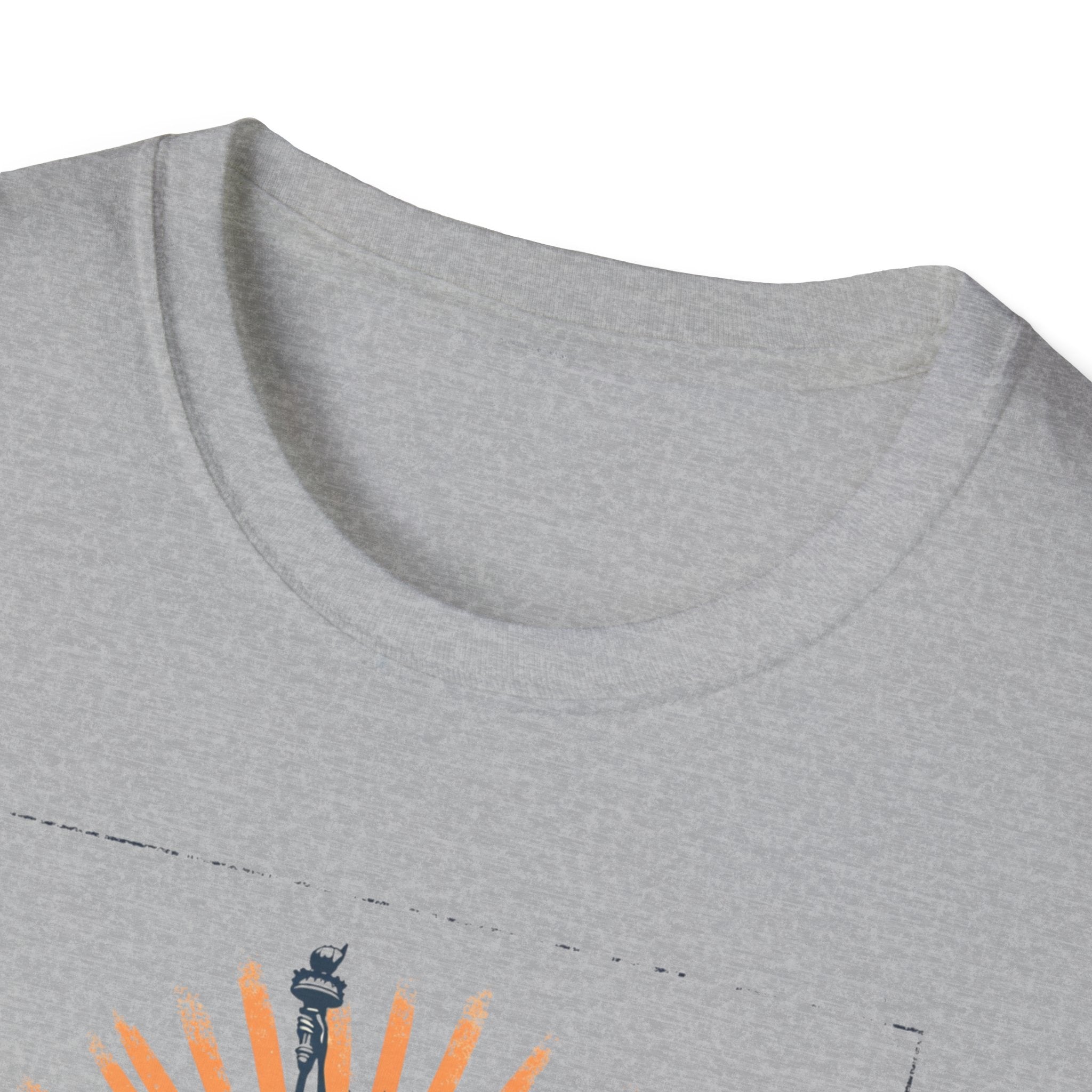 Statue of Liberty Illustration T-Shirt | New York Skyline Graphic