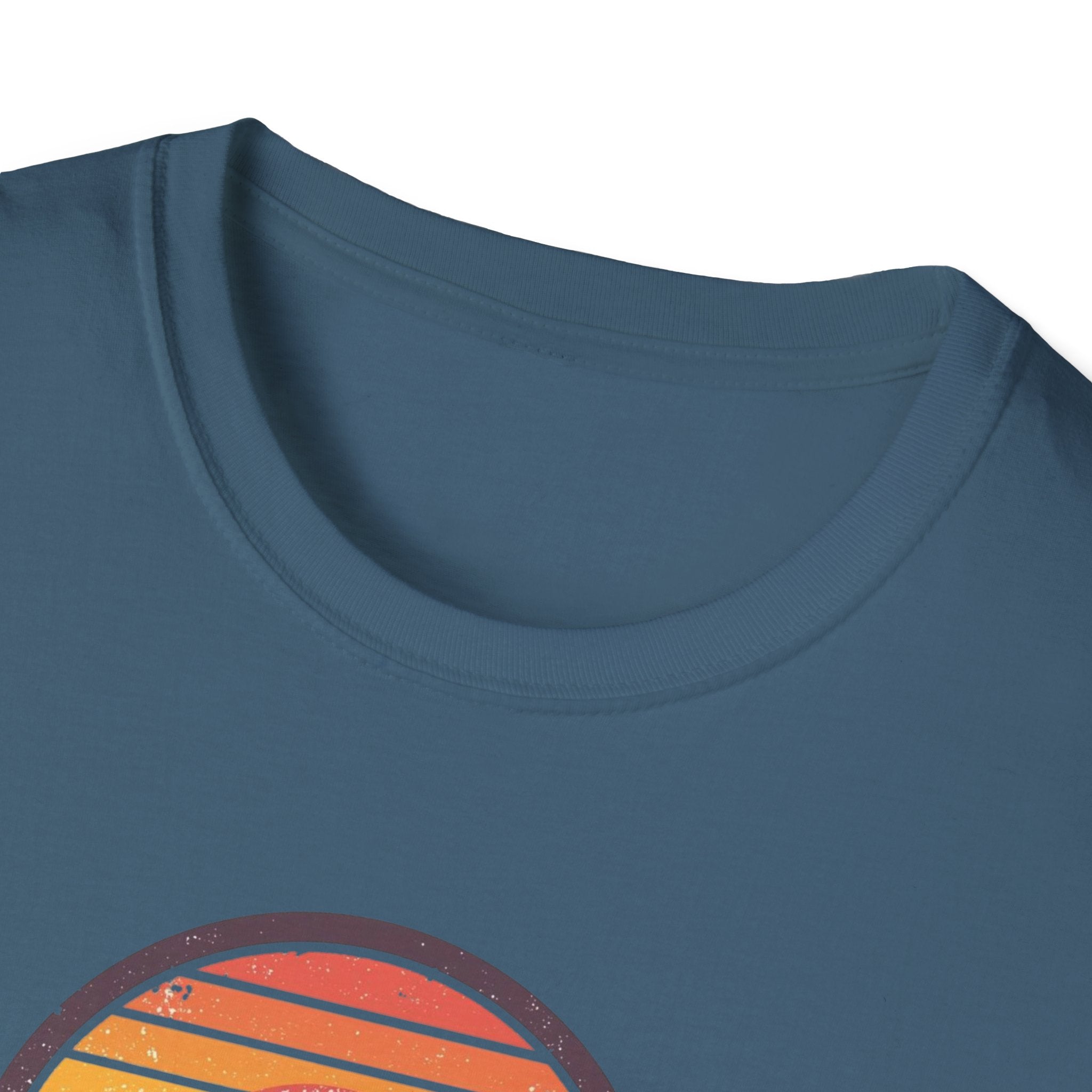 New York sunset badge T-Shirt | vintage retro city graphic